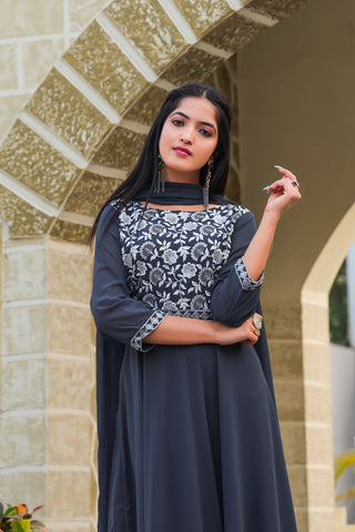 Bosaru Embroidered Gown With Dupatta And Belt Grey