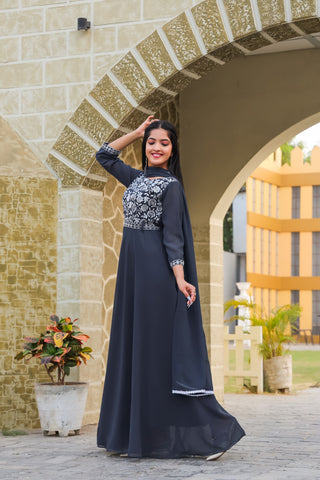 Bosaru Embroidered Gown With Dupatta And Belt Grey